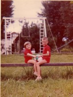 /album/galerie-de-photos-page-daccueil3/ma-cousine-et-moi-balancoire-jpg/